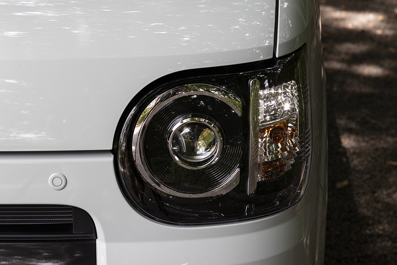 ヘッドライトの点灯パターン。全車LEDタイプを採用