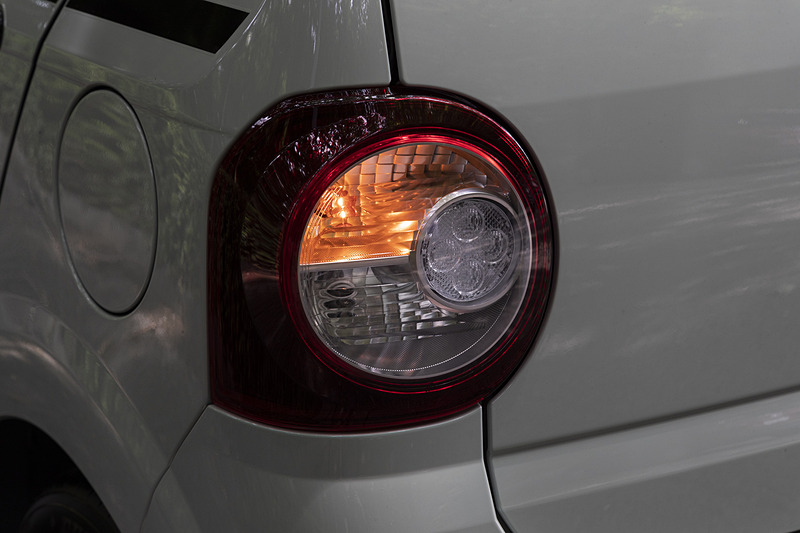 リアコンビネーションランプの点灯パターン。ブレーキランプはLEDになる