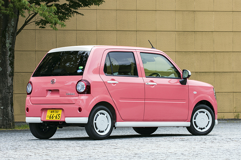 撮影車両のボディカラーはジューシーピンクメタリック。デザインフィルムトップも装着している。グレードはG“SA III”