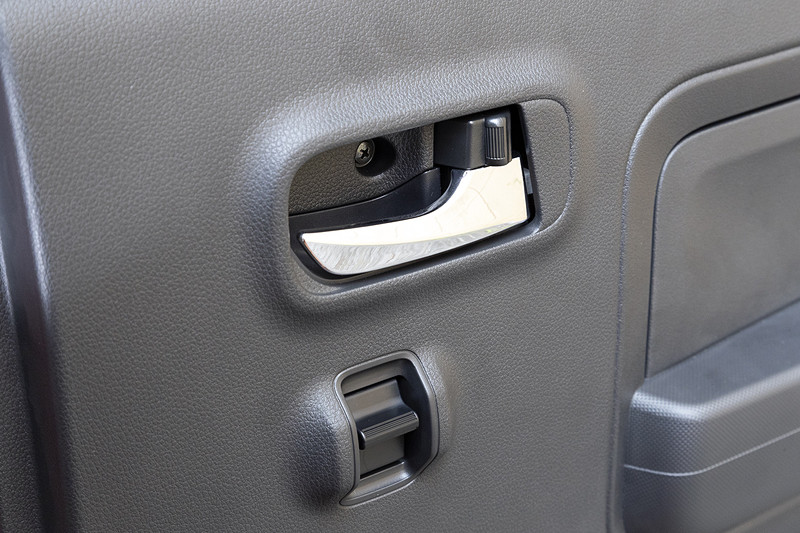 リアのドアハンドルもメッキタイプ