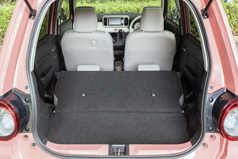 リアシートを折り畳めば大きな荷物の積載も可能