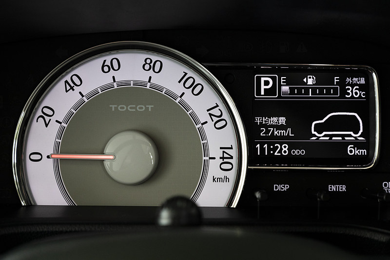 G“SA III”とX“SA III”は、燃費スコアやアイドリングストップ時間、ガソリン節約量、平均燃費・航続可能距離などを表示する「TFTマルチインフォメーションディスプレイ」を標準装備