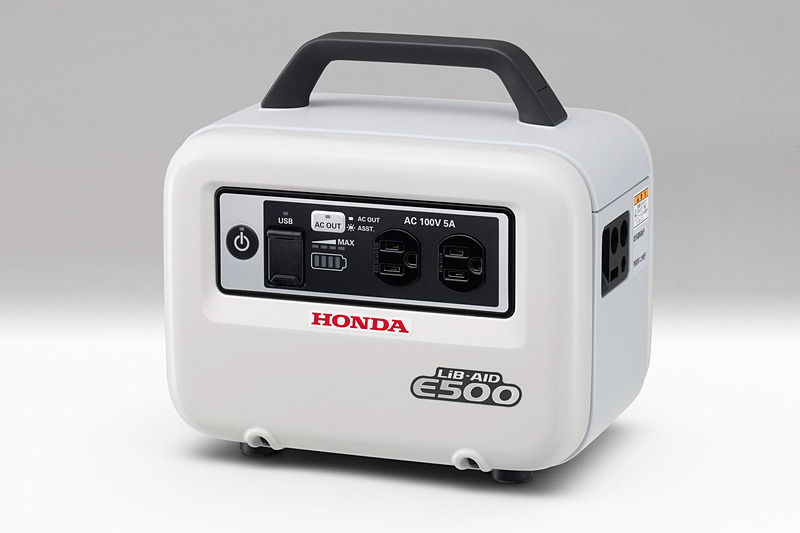 CHUMS×N-ONE賞（1人）：ハンディタイプ蓄電器「LiB-AID E500」（オリジナル仕様）。実際は画像と異なり、CHUMSのロゴやマスコットのブービーバードをあしらったオリジナルラッピング仕様となる