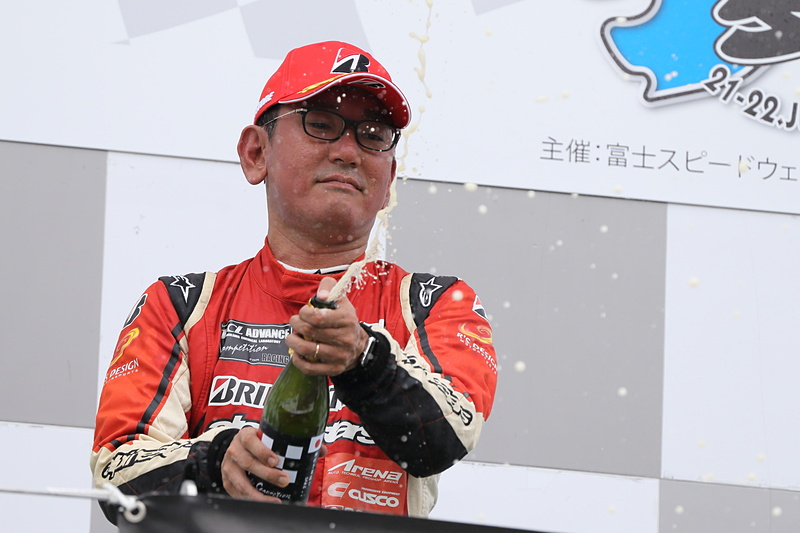 表彰台でシャンパンファイトを味わえた