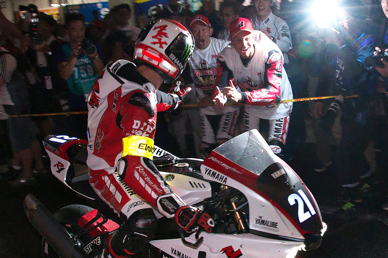 負傷した中須賀選手は決勝で出番はなかったものの、チェッカー後には元気そうな姿を見せた