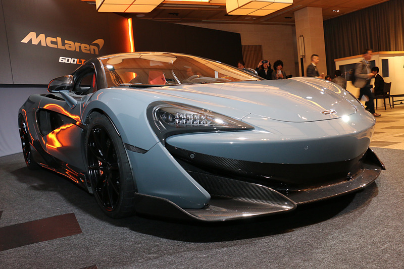 ボディサイズは4604×2045×1194mm（全長×全幅×全高）、ホイールベースは2670mm。車両重量は1356kg