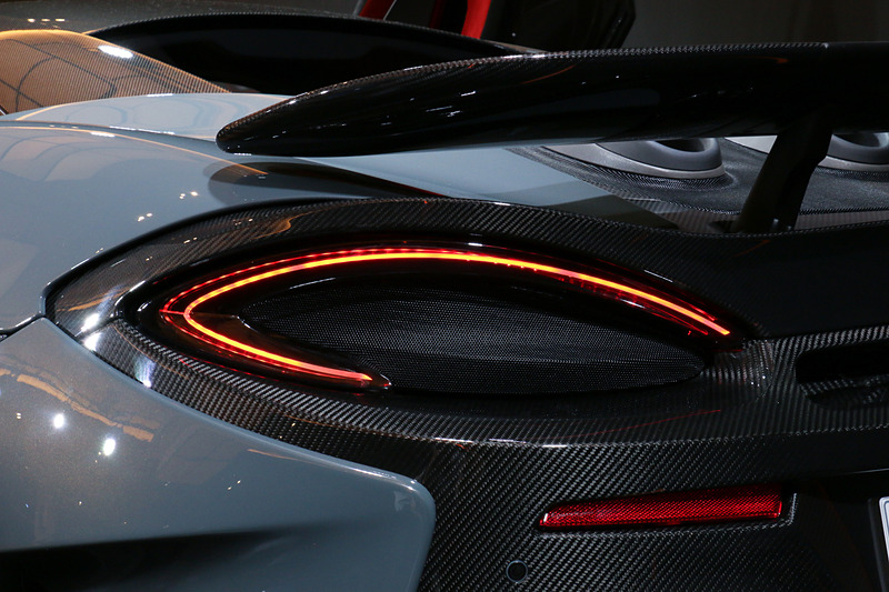 ヘッドライトやブレーキランプはLEDタイプ