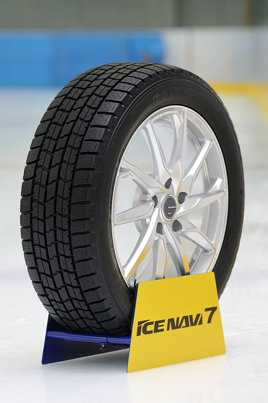 スタッドレスタイヤ「ICE NAVI 7」