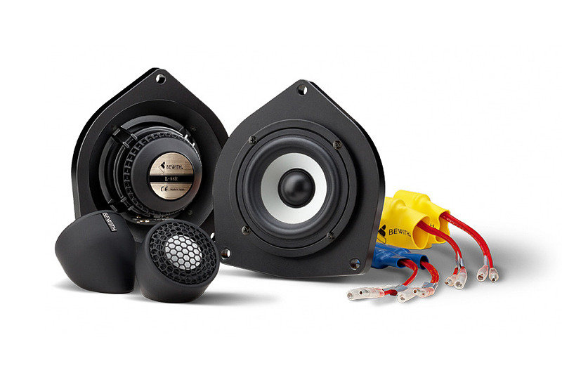 フロントセット「LF-MN56」は、8.8cmミッドレンジスピーカーの「L-88R」、2.5cmドームトゥイーターの「L-25R」各2個で構成