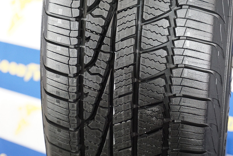 アシュアランス ウェザーレディーのトレッドパターンなど