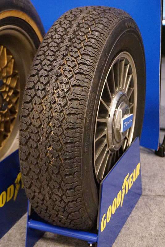 発表会場にはこれまでにリリースした「歴代オールシーズンタイヤ」も展示されていた