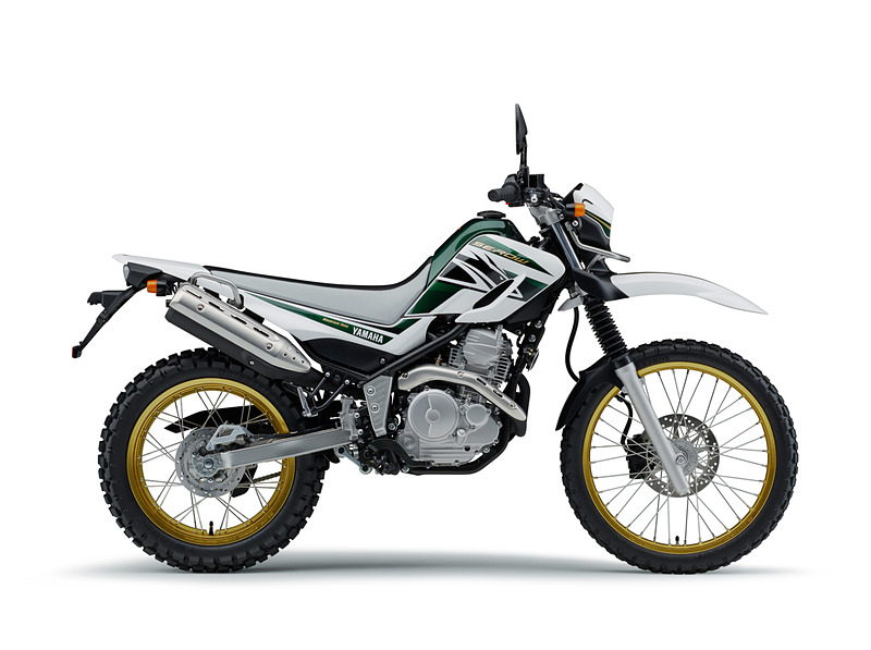 初代から続くセローらしい定番カラー「ホワイト/グリーン」