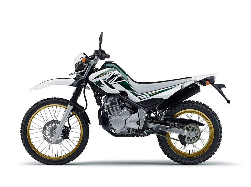 初代から続くセローらしい定番カラー「ホワイト/グリーン」