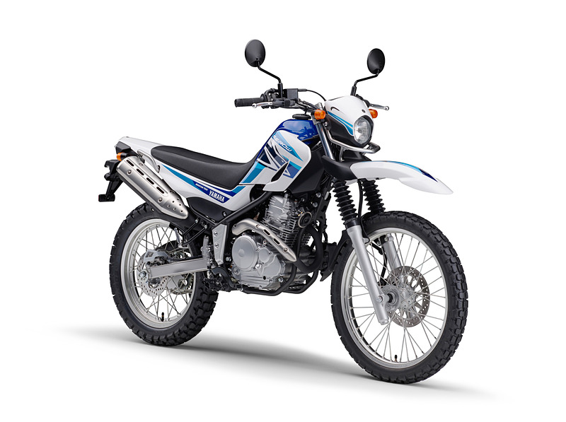 「ホワイト/ブルー」は街乗り時でも映える、さわやかで清涼感あふれるカラー