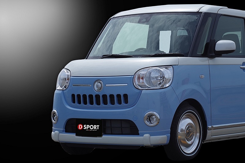 フロントグリルは「スマートアシストII」採用車の対応品（左）と「スマートアシストIII」採用車の対応品（右）の2種類を用意