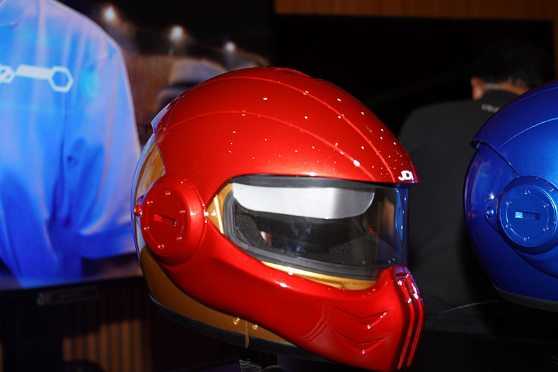 こちらはHUDのディスプレイを少し大きくした試作品