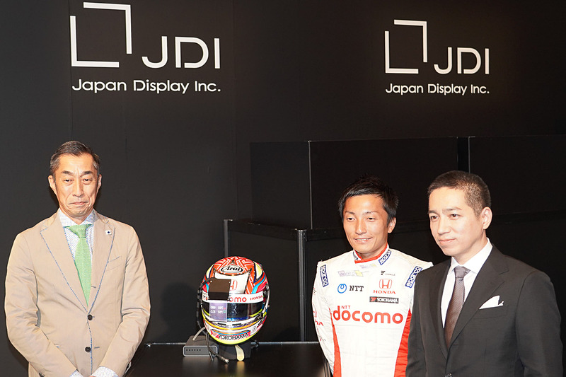 左から村岡潔監督、野尻智紀選手、JDIの伊藤嘉明氏