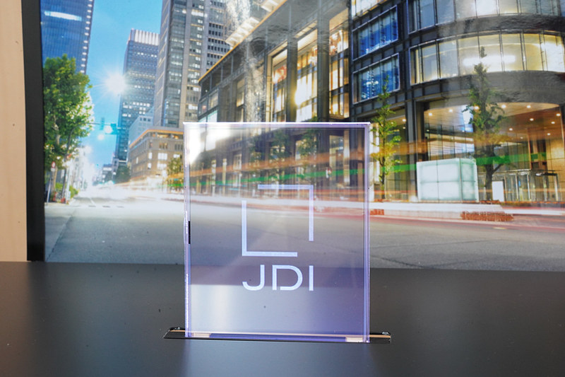 JDIが開発した「高透過、透明カラーディスプレイ」、透過率80％、4型300x360ドット（117ppi）