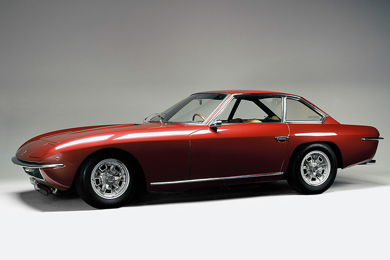 「イスレロ（Islero）」の正式名は「Jslero」。1968年から1970年に「イスレロ」と1969年の「イスレロS」の2つのバージョンが生産された。V型12気筒DOHC 4.0リッターエンジンをフロント縦置きに搭載、ツインバレルのウェーバー製キャブレター6個を備え、出力320HP（Sは350HP）、最大速度は250km/h（Sは260km/h）。カロッツェリア・マラッツィのマリオ・マラッツィがボディーをデザイン。400GTをベースに、タイヤを大きく、ホイールゲージの幅を広く変えた