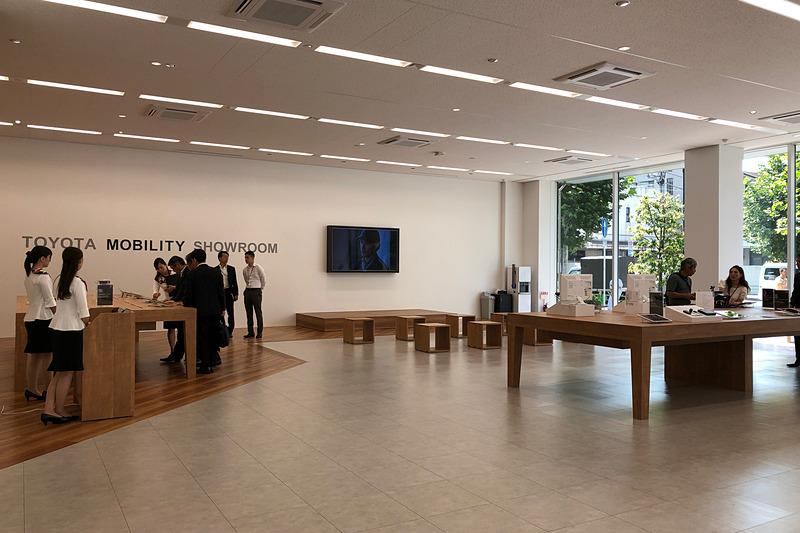 東京・日本橋の「TOYOTA MOBILITY SHOWROOM」は、先進のモビリティサービスの体感・発信拠点として8月1日にオープン。主な対象は法人のお客さまということで、土日祝日はお休みとなっていますが、一般のお客さまの利用ももちろんOKです
