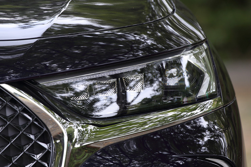 「インテリジェントハイビーム」の機能を備える「DS アクティブLEDビジョン」はグランシックに標準装備、ソーシックにオプション設定