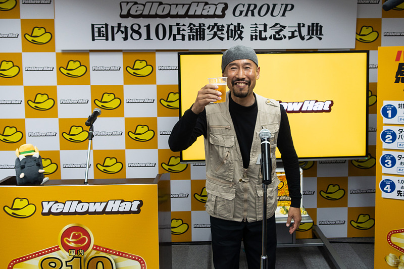 乾杯の発声はカメラマン 渡部陽一氏