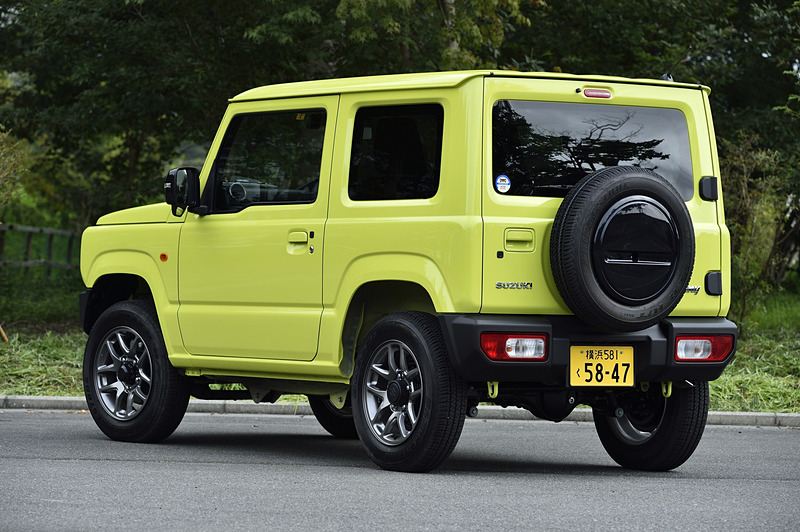 ジムニーのボディサイズは3395×1475×1725mm（全長×全幅×全高）、ホイールベースは2250mm。撮影車両のグレードは「XC」の5速MT車（174万4200円）で、駆動方式はパートタイム4WD