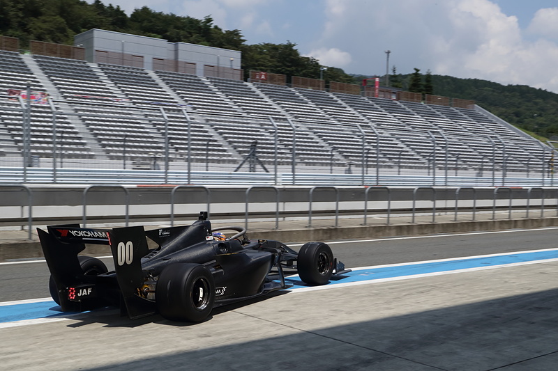 「SF19（トヨタエンジン搭載）」のテスト風景