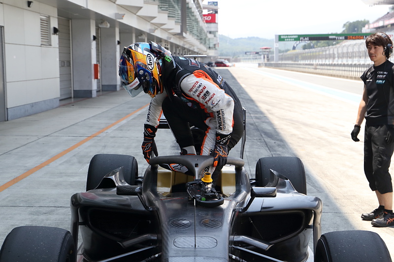 石浦選手のHALO脱出の模様