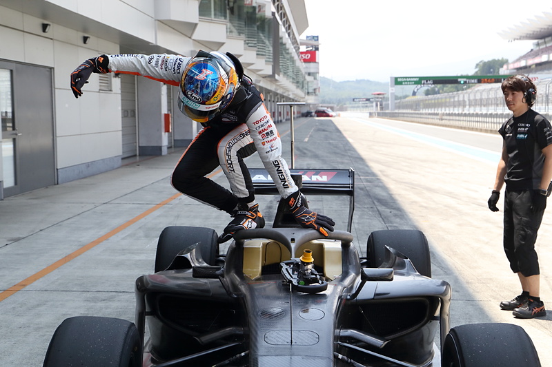 石浦選手のHALO脱出の模様