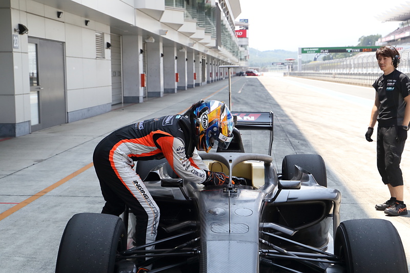 石浦選手のHALO脱出の模様