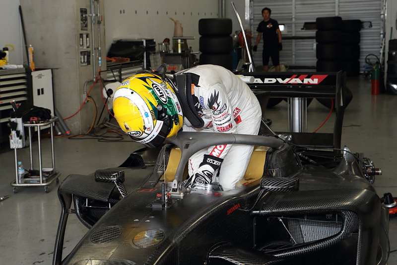 山本選手のHALO脱出の模様