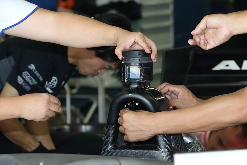 車載カメラのテストも行なっていた。ホンダエンジン搭載車が従来より使っているソニーのアクションカム、トヨタエンジン搭載車が同じくソニーのサイバーショット「DSC-RX0」を装着していた