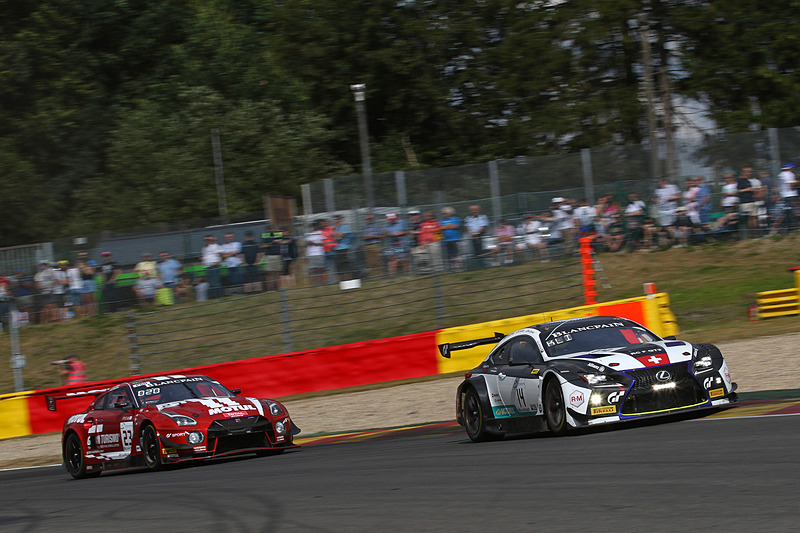 レクサスRC F GT3 14号車と日産 GT-R 23号車