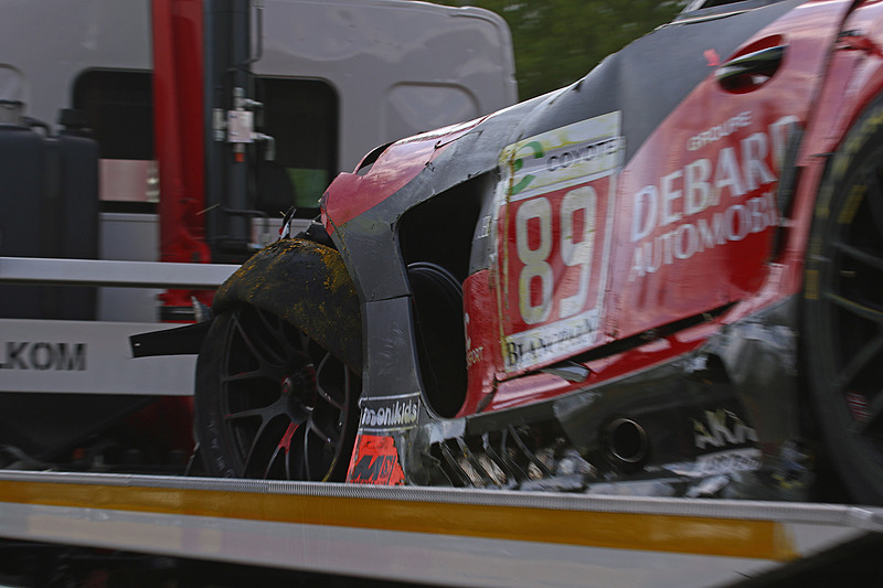 43周にクラッシュ、リタイアしたアストンマーチン V12 Vantage（AKKA ASP Team）89号車