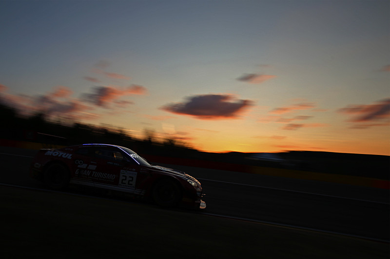 夕闇が迫るプーオンコーナー付近