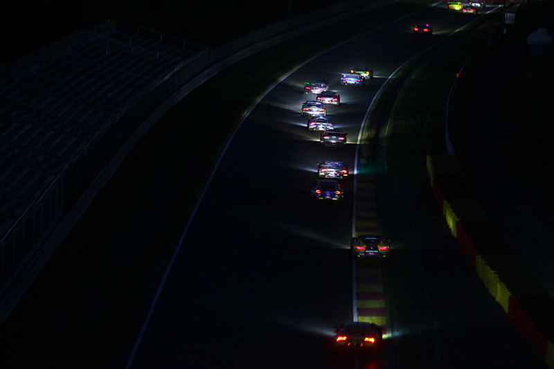 夕闇のプーオンコーナー付近