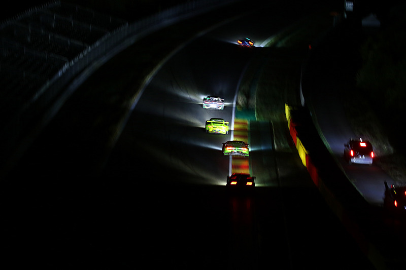 夕闇のプーオンコーナー付近