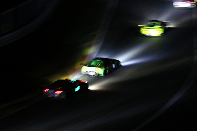 夕闇のプーオンコーナー付近