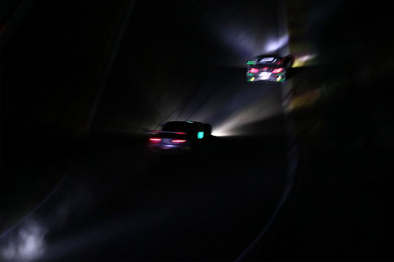 夕闇のプーオンコーナー付近