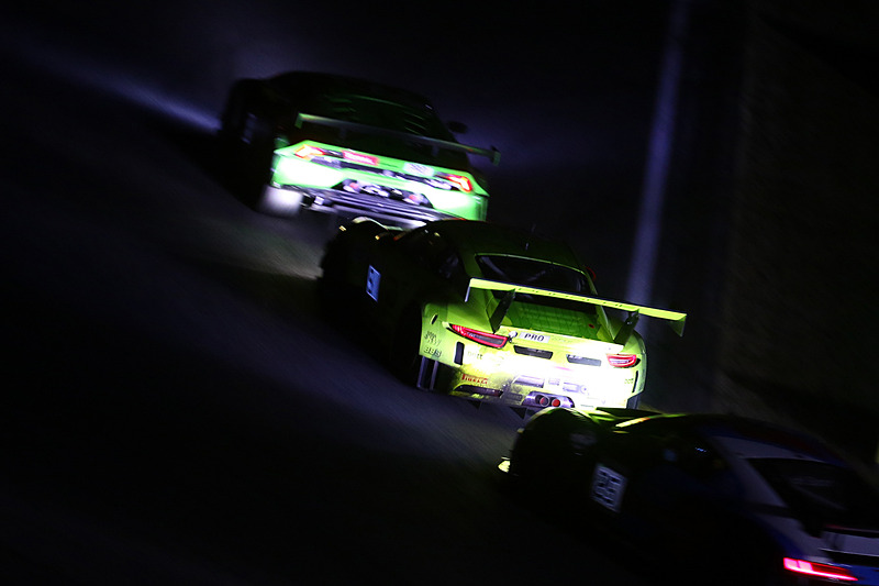 夕闇のバスストップシケイン付近