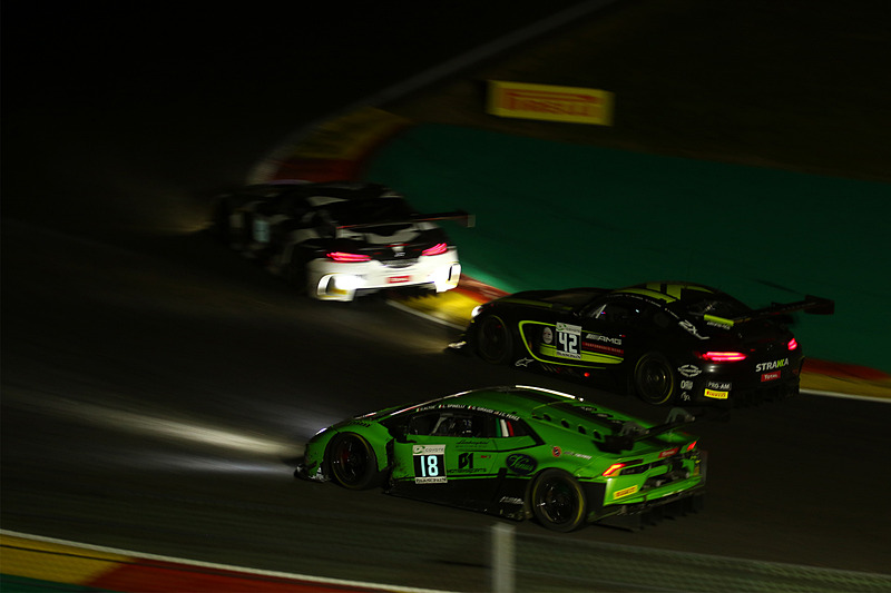 夕闇のバスストップシケイン付近