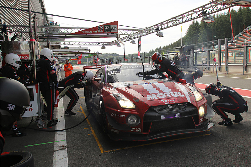 日産 GT-R 23号車 のピット作業