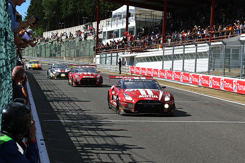 完走した日産 GT-R の2台