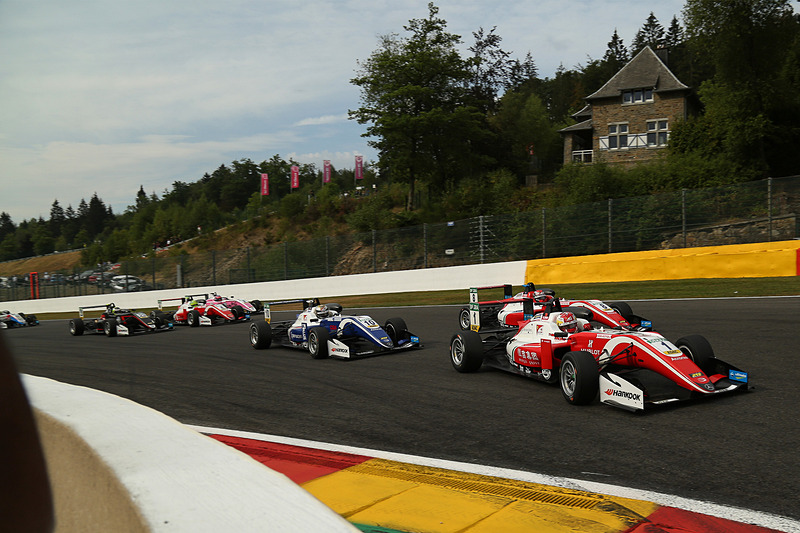 レース3のスタート