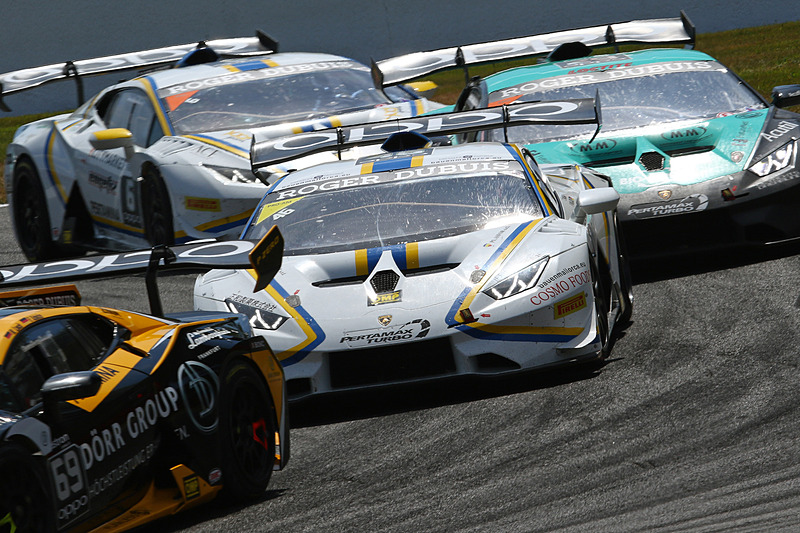 レース1で10位の笠井崇志/フィリップ・ウラジック組の46号車