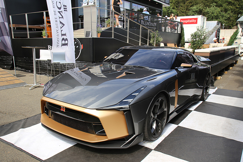 日産 GT-R、ホンダNSX、ベントレー、レクサスのデモラン