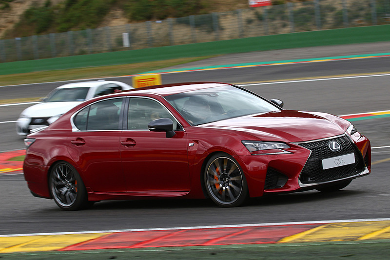 日産 GT-R、ホンダNSX、ベントレー、レクサスのデモラン