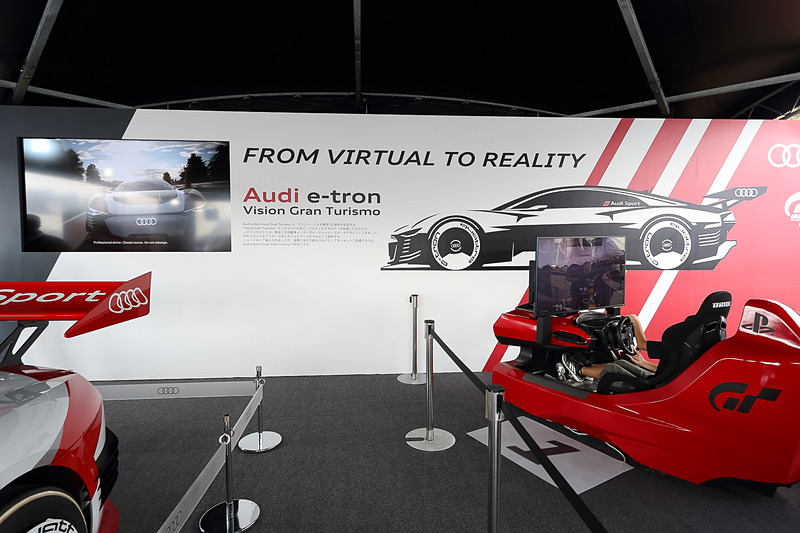 「アウディ e-tron ビジョン グランツーリスモ」の横では「グランツーリスモSPORT」のタイムアタックイベントを実施