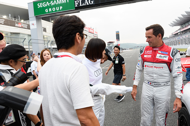 篠田さんはトレルイエ選手のサポートで助手席へ